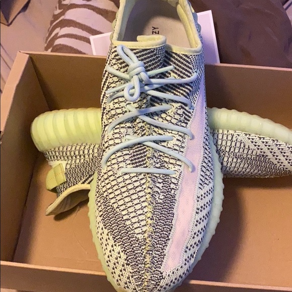 Selling SIZE 16 yeeree yezzys - Picture 2 of 5